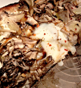 Wholewheat crusted mushroom and egg pizza